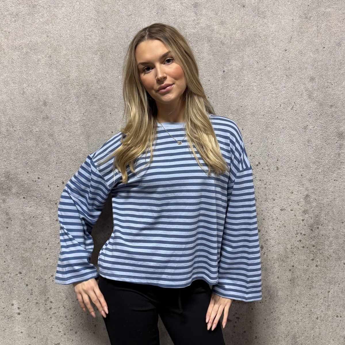 IRIS Genser Lysblå og Jeansblå