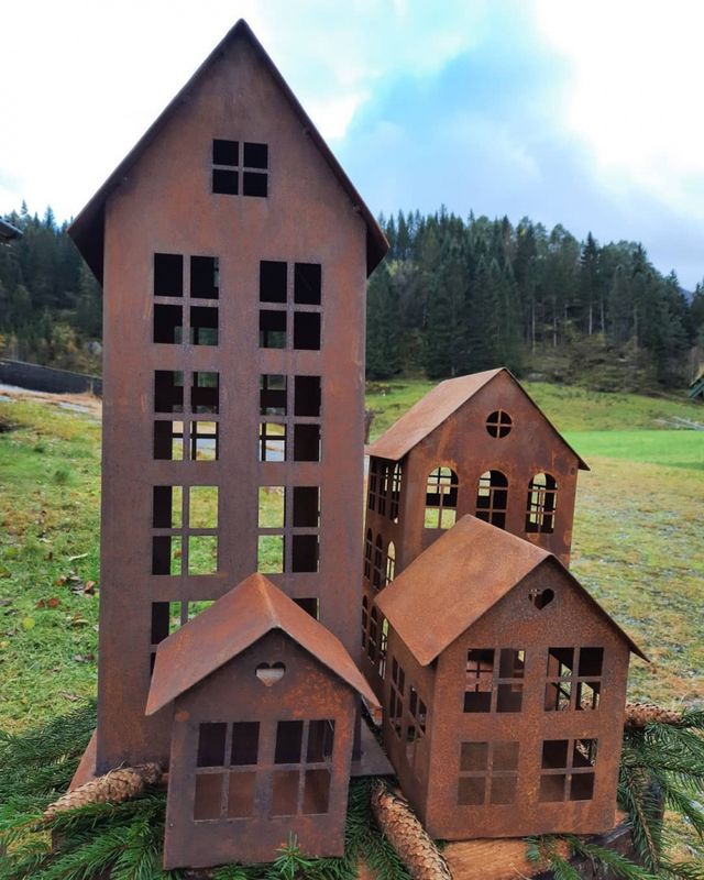 LYSLYKT Hus Rust