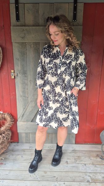 Hovedbilde DEBORA Kjole Black Palm Leave