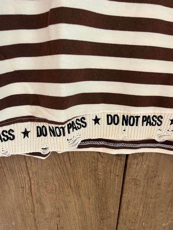 DO NOT PASS Genser med Striper Brun 