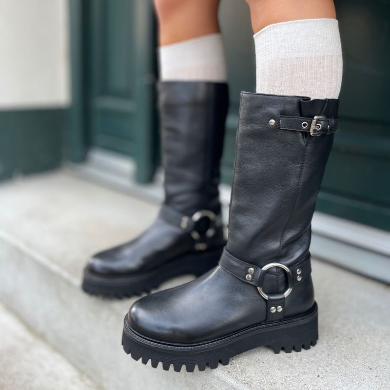 BOOTS Come Rock Me