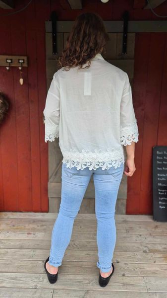 Hovedbilde KLARA Bluse m Broderi White