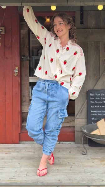 Hovedbilde  BOHEME Bluse Jordbær Broderi
