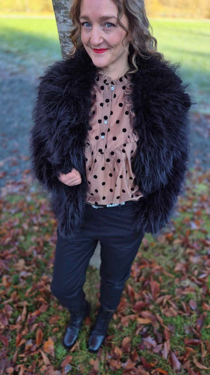 FLUFFY Jakke Sort